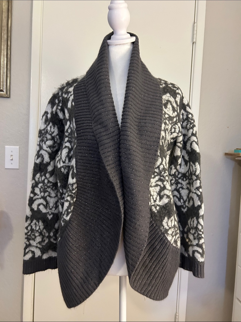 Black Rivet Gray and White Open-Front Shawl Collar Sweater Cardigan